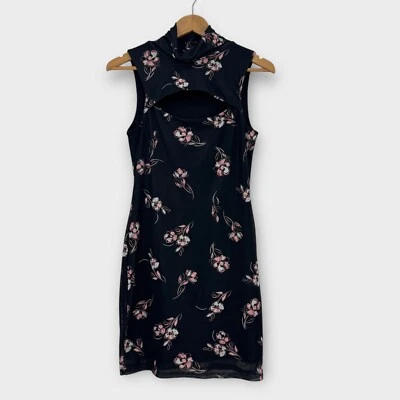 Mini Vestido Bar III Para Mujer Talla Pequeña Negro Estampado Floral Corte Cuello Simulado Foto 1 de 4