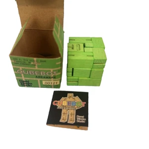 Areaware Cubebot Micro (verde) David Weeks Studio 00121 piccolo puzzle - Foto 1 di 2