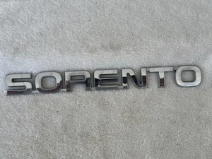 11 12 13 14 15 KIA SORENTO REAR GATE CHROME EMBLEM LOGO BADGE SIGN SYMBOL A41707 - Bild 1 von 4