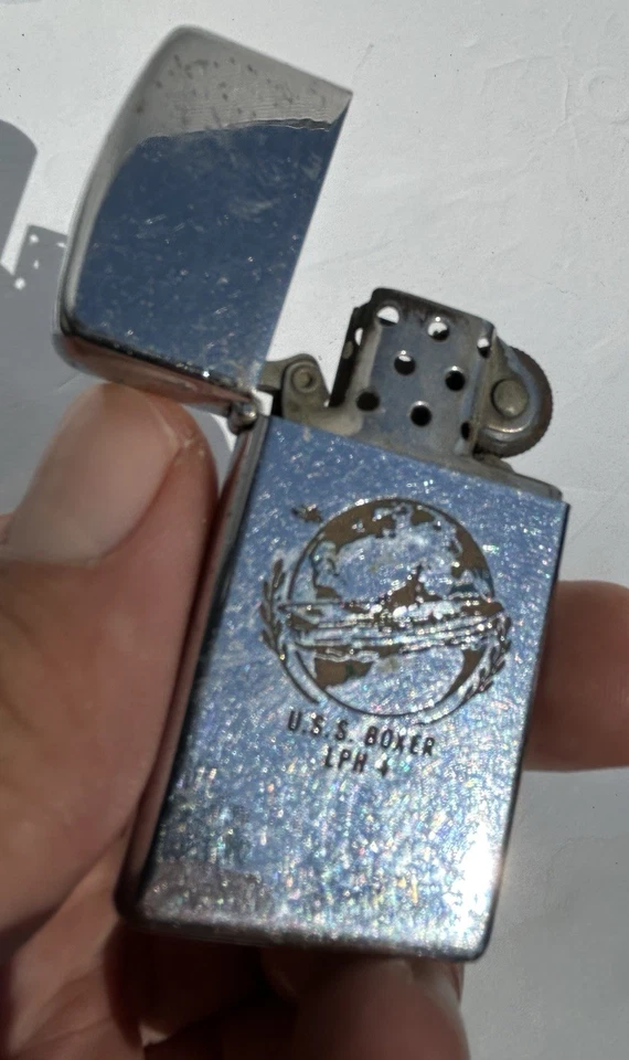 Isqueiro Zippo Vintage 1977 USS Boxer LPH-4 Cromado Marinho Raro 8 Furos com Estojo! - Imagem 1 de 4