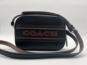 Neu mit Etikett Coach CH308 Mini Jamie Kameratasche mit Coach Streifen in Leder schwarz/Sattel - Bild 1 von 7