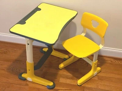 Juego de Escritorio y Silla Ajustable Infantil_ para Niños 2-7 Años Foto 1 de 2