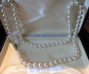 Simulated 24" Pearl Necklace made in Czechoslovak - Picture 1 of 3