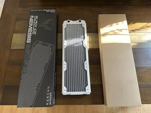 Black Ice Nemesis 360GTS® Ultra Stealth U-Flow Low Profile Radiator - White - Afbeelding 1 van 3