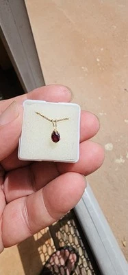 1 Cts. Rubí rojo sangre de pájaro natural con cadena de oro amarillo de 14K 18" Foto 1 de 3