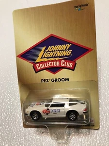 Johnny Lightning Sammlerclub PEZ Bräutigam Druckguss - Bild 1 von 3