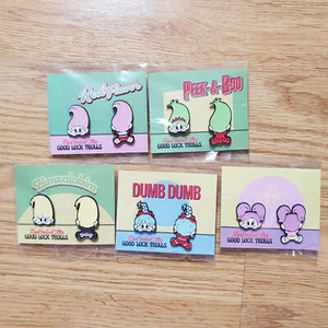 Red Velvet x Loves GOOD LUCK TROLLS POP-UP Store Official Badge - Picture 1 of 12