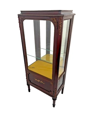 Antiguo gabinete Curio China vitrina puerta de bloqueo iluminada estante de vidrio borde de latón Foto 1 de 4