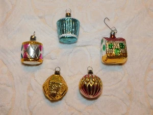 LOTE DE PINTURA A MANO DE COLECCIÓN ADORNO DE NAVIDAD VIDRIO SOPLADO PLUMA CHECA ÁRBOL CASA LLENA DE BACHES - Imagen 1 de 8