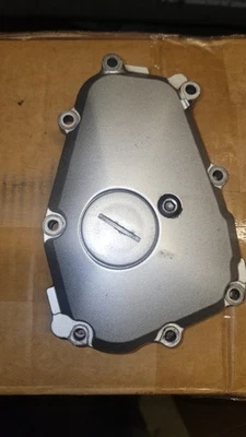 Cubierta de bomba de aceite Yamaha 5EB-15416-00 OEM genuina para YZF-R6 (2000-2002) Foto 1 de 4