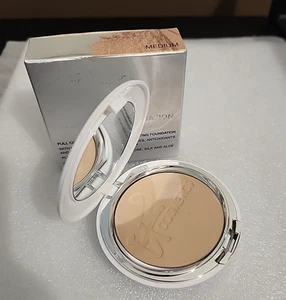 IT Cosmetics Celebration Foundation Illumination MEDIUM POWDER NEW IN BOX - Picture 1 of 3