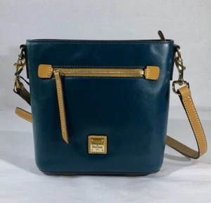 Dooney & Bourke Leder kleine Umhängetasche mit Reißverschluss, Deep Teal Blue - Bild 1 von 6