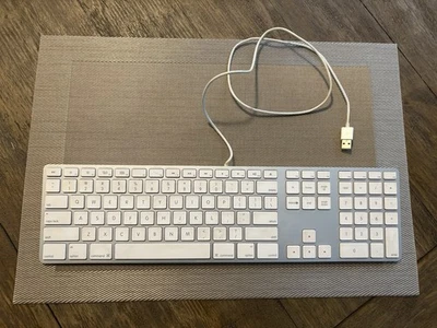 Genuine Apple USB Wired Keyboard A1243 with 10 Key for iMac, Mac Mini, Mac Pro - Image 1 of 2