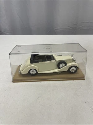 1939 Rolls Royce Phantom Convertible, Cream 1:43 Scale With Case! - Image 1 of 4