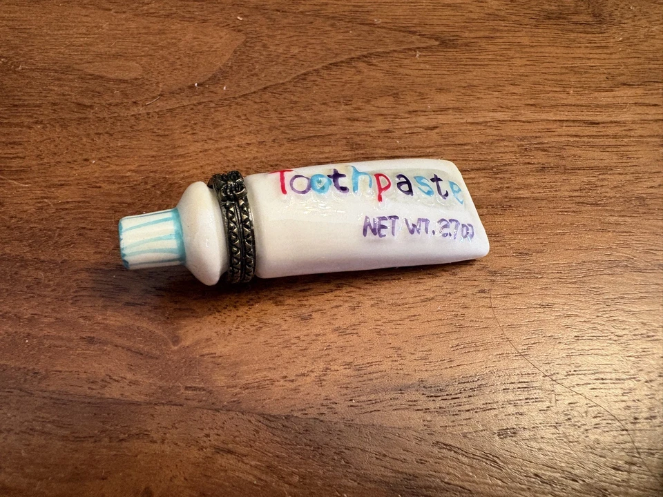 Caja de baratijas de pasta de dientes de cerámica vintage tapa con bisagras con cepillo de dientes Foto 1 de 3