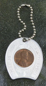 1962 Pikes Peak Alt. 14,110 Souvenir Encased Good Luck Penny "D" Keychain Look - Picture 1 of 2