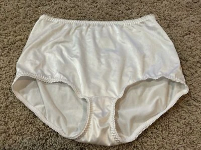 Трусики Vanity Fair блестящие белые шелковистые эластичные формирующие трусы 40301 размер 3XL - Изображение 1 из 4
