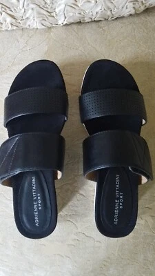 ADRIENNE VITTADINI AV-CALAIS Cuero Dos Bandas Deportivas Parte Inferior Deslizable NEGRO 9,5 M NUEVO EN CAJA Foto 1 de 4