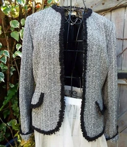 VIYELLA Beautiful Tailored Tweed Black/White Wool Blend Short Blazer Sz 10UK - Picture 1 of 12