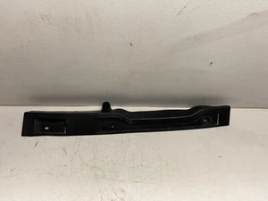 2014-2016 MAZDA 6 RIGHT FRONT UPPER FENDER BOLT COVER RUBBER TRIM OEM - Picture 1 of 7