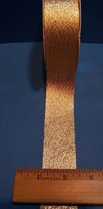 Zwei Spulen viele neu aus altem Lagerbestand Gold Holiday Time Geschenkverpackung Bandspulen 18 Fuß x 1 3/8 Zoll - Bild 1 von 6