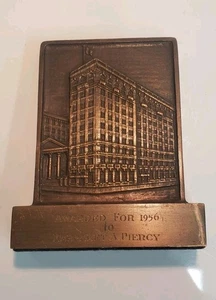 Premio de latón vintage R.H.Stearns 1956 a Margaret A Piercy 3 libras - Imagen 1 de 9