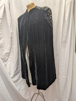 Винтажный театральный плащ 1940-х черный вискоза бархат с бисером один размер средний - Изображение 1 из 4