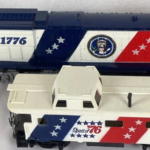 Locomotiva Tyco HO Mantova Spirit of 76 (1776) #430 e Caboose vintage non testata - Foto 1 di 9
