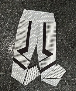 Geo Honeycomb Medium High Waist Printed Leggings: Premium Workout & Fashion - Bild 1 von 3