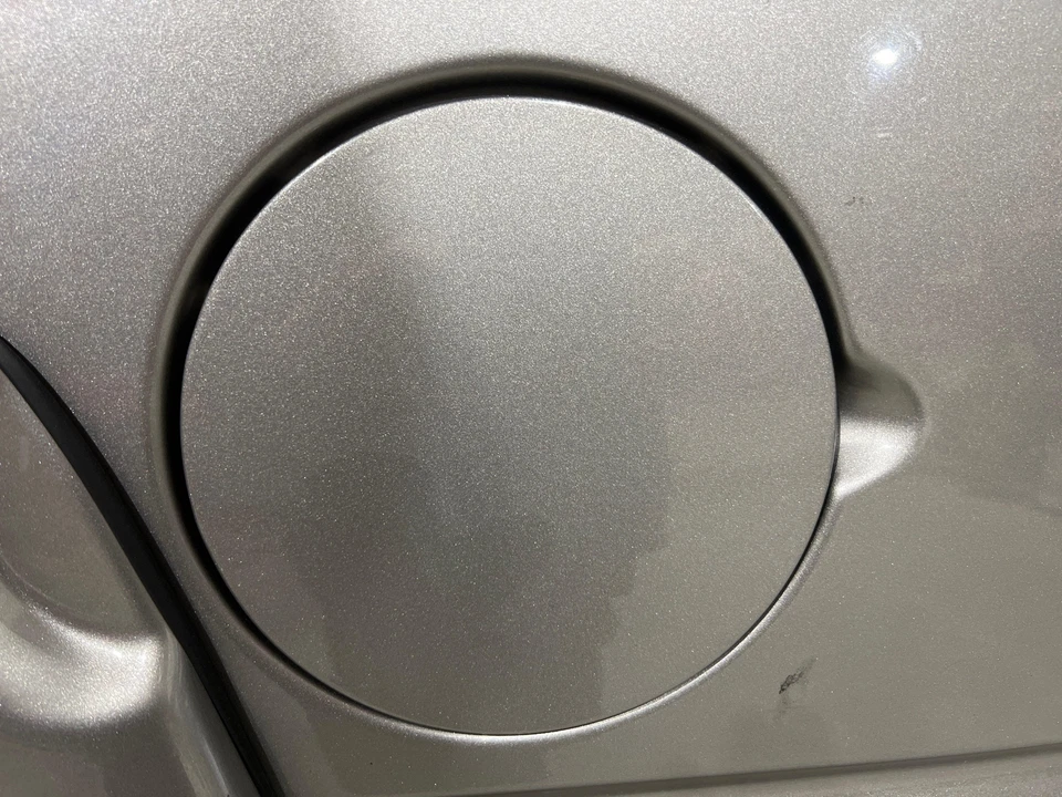 2000 - 2006 GMC Yukon Pewter Metallic-11U Fuel Gas Tank Door Cover Lid Foto 1 de 1