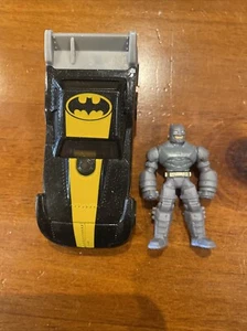 Hot Wheels Batman car and Figurine - Picture 1 of 2