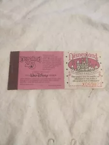 LIBRO DE BOLETOS COMPLETO DE DISNEYLAND LIBRO DE CUPONES LLAVE MÁGICA CON 5 BOLETOS ADULTO $8.25 #2 - Imagen 1 de 7