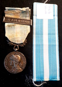 Médaille Militaire Médaille Coloniale Barrette SAHARA+Ruban de 10 cm N°777/1 - Foto 1 di 4