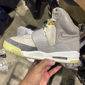 NIKE YEEZY ZEN SUPER CLEAN - Picture 1 of 5