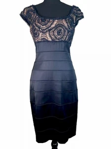 Abito tubino Tadashi Shoji blu navy bodycon pizzo perline fascia taglia 4 VACANZE - Foto 1 di 18