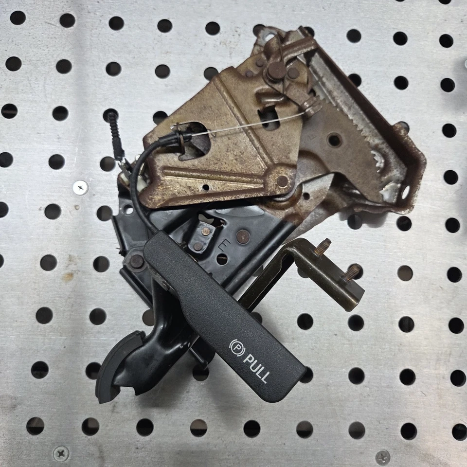 Conjunto de pedal de freno de estacionamiento de emergencia superduty Ford F250 F350 F550 1999-2004 Foto 1 de 4