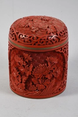 C30V04- Asiatika Rotlack Teedose geschnitzt mit Blumenmotiv China mit Emaille - Bild 1 von 4