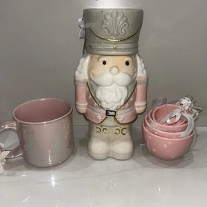 Nussknacker Keksdose Dose & Messbecher Set mit rosa Christbaumbecher - Bild 1 von 5