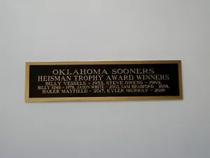 Oklahoma Sooners Heisman Gewinner Typenschild für ein Fußballtrikot Etui 1,25 x 6 - Bild 1 von 12