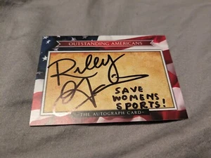 Tarjeta de Estadounidenses Sobresalientes Autografiada por Nadador/Activista Político de Riley Gaines - Imagen 1 de 2