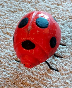 Lady Bug Yard Ornament 6"" x 6"" x 6"" Stein Metall rot schwarz - Bild 1 von 5