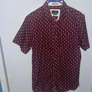 Camisa Across the Pond Para Hombres Roja M Manga Corta Abotonada Informal Calce Ajustado W - Imagen 1 de 10