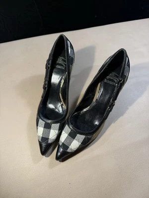 Zapatos de salón para mujer Burberry Novacheck de tacón de gatito Foto 1 de 4