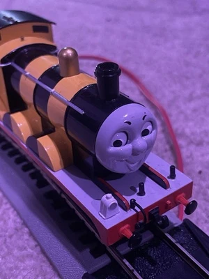 Bachmann Thomas & Friends: Busy Bee James Train Set Foto 1 de 4