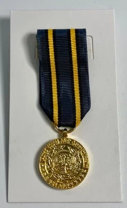 Goldfarbene Ehrendienst Gedenkmedaille und Dienstband - Bild 1 von 5