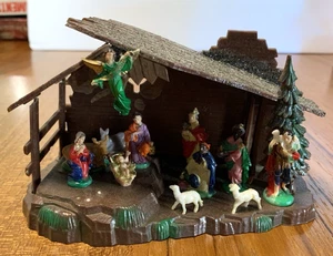 Belén de Navidad vintage de plástico duro, techo brillante MCM Hong Kong 6""  - Imagen 1 de 3