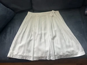 NWT White AT LOFT Summery Skirt, Gentle Pleats, Lined, Size 4 - Picture 1 of 5