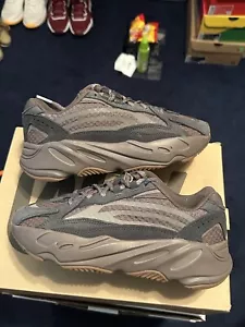 Size 4.5 - adidas Yeezy Boost 700 V2 Mauve Brown GZ0724 100% Authentic - Picture 1 of 9