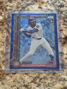 2025 Topps Holiday - Kevin Alcantara #H109 RC Metallic Blue Glitter Variation  - Bild 1 von 2