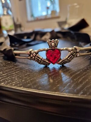 Alchemy Gothic Claddagh Choker - Bild 1 von 3